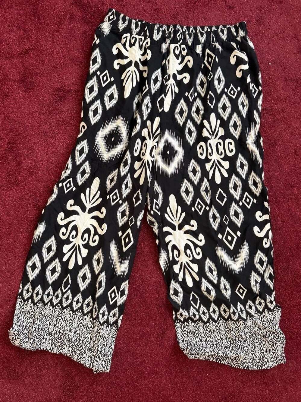 BloomChic Black and White Ikat Ethnic Print 100% Rayon Wide Leg Pants